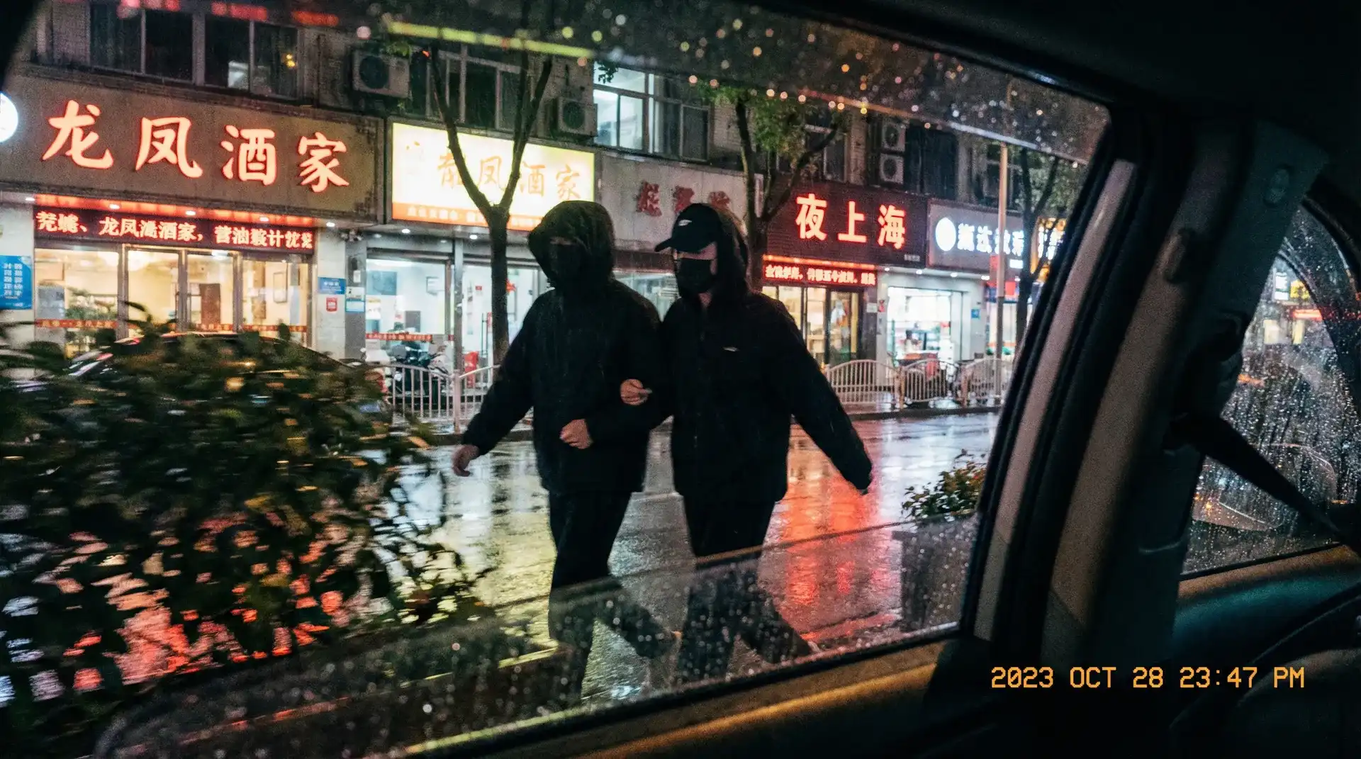 6T体育网址 - 顶流明星深夜密会现场抓拍照片